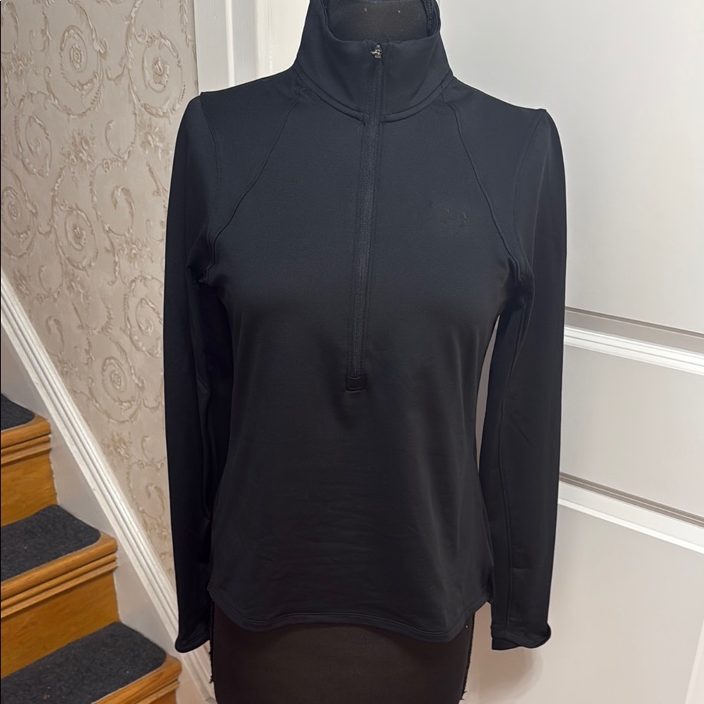 Under Armour Women's Black Long Sleeve Top. Size M